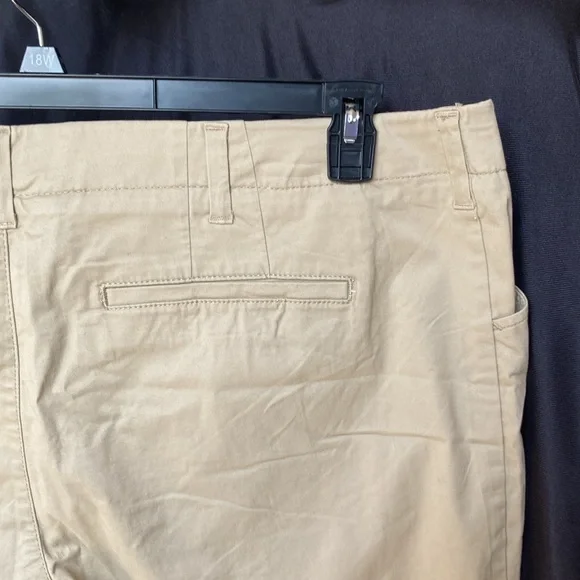 Lee Bermuda short regular fit midrise with 9 in inseam safari tan 24W - Picture 9 of 17